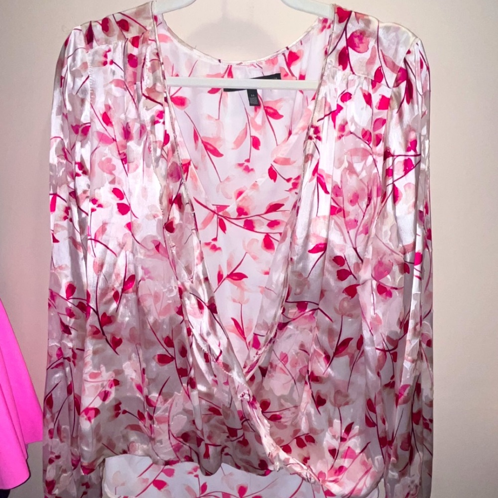 White House black market blouse